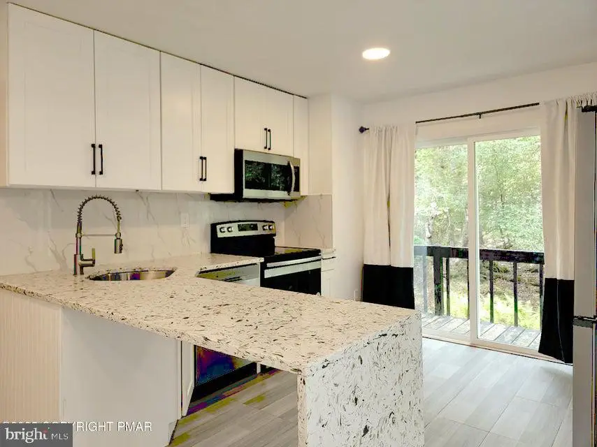 121 Overland Dr, Long Pond, PA 18334 - #3