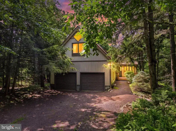 2208 Hillcrest Dr, POCONO PINES, PA 18350