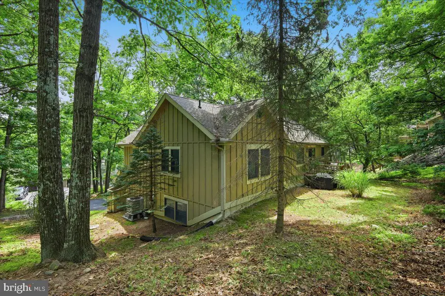 460 Spruce Dr, Tannersville, PA 18372 - #3