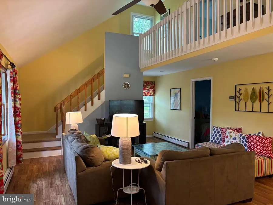 1281 N Rocky Mountain Dr, Effort, PA 18330 - #3