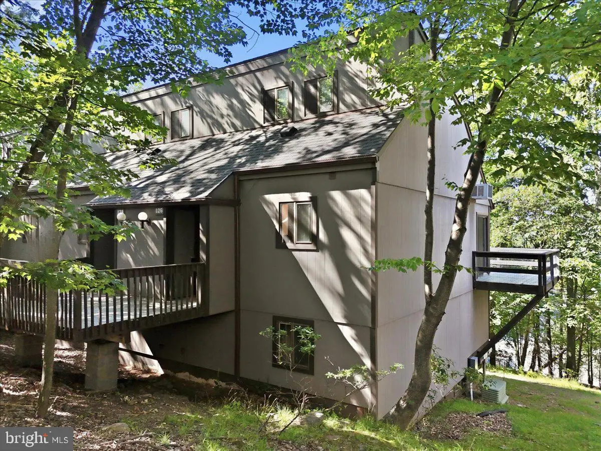 126 Cross Country Ln, Tannersville, PA 18372 - #1