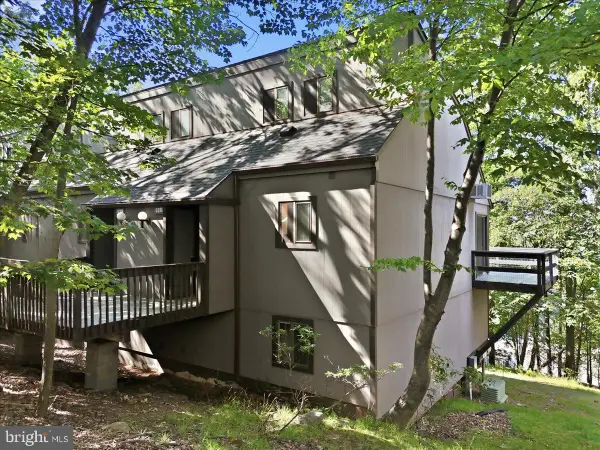 126 Cross Country Ln, TANNERSVILLE, PA 18372