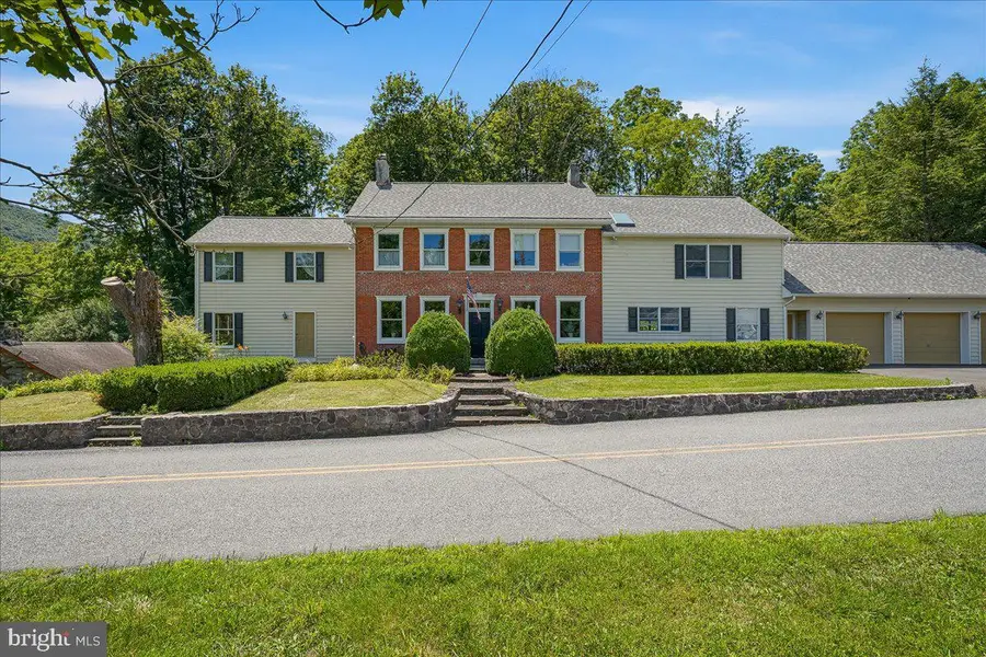105 Fetherman Rd, Stroudsburg, PA 18360 - #2