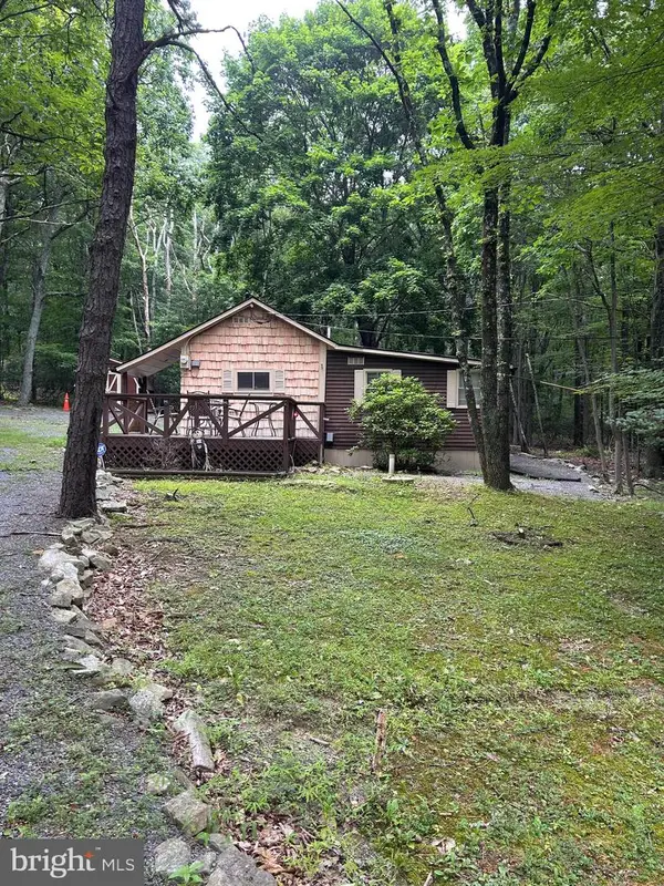 1507 Upper Valley Rd, EFFORT, PA 18330