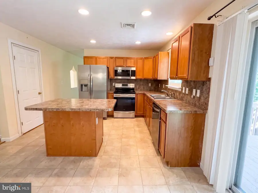 814 Clearview Dr, Long Pond, PA 18334 - #2