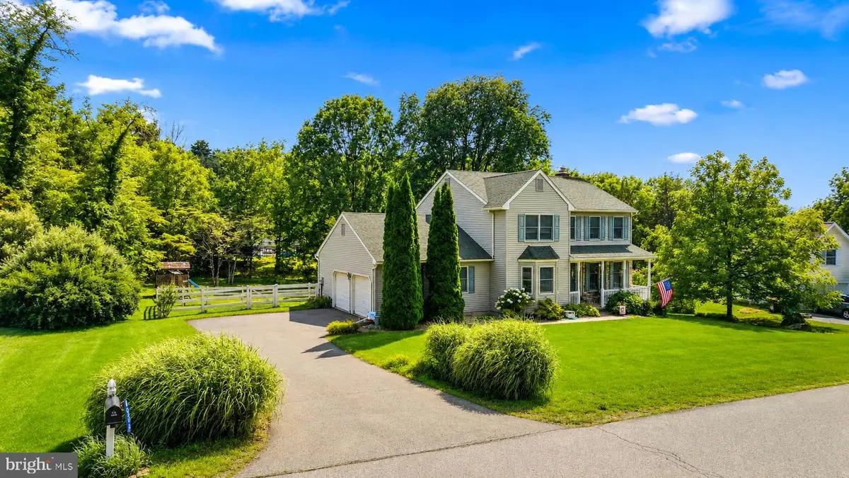 4006 Crest View Dr, Stroudsburg, PA 18360 - #1