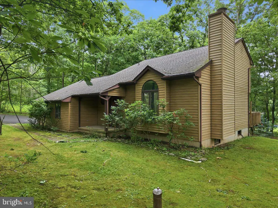 408 Longview Dr, Stroudsburg, PA 18360 - #3