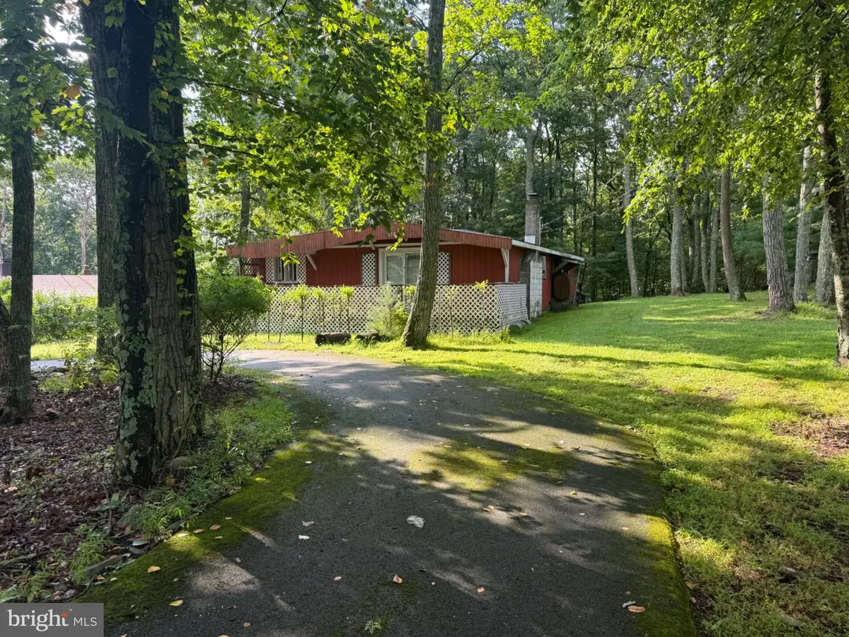 1222 Valley Dr, East Stroudsburg, PA 18302 - #1