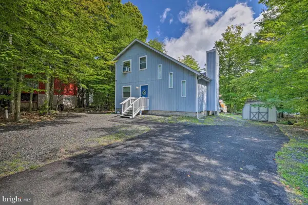 9253 Westwood Dr, TOBYHANNA, PA 18466