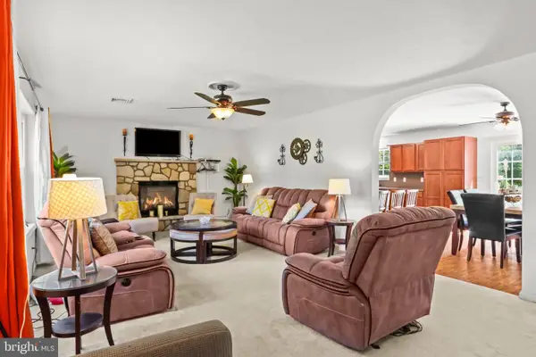 2742 Long Pond Rd, LONG POND, PA 18334