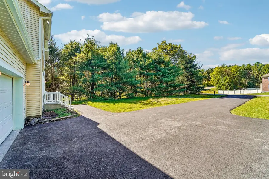 110 Estate Dr, East Stroudsburg, PA 18301 - #3