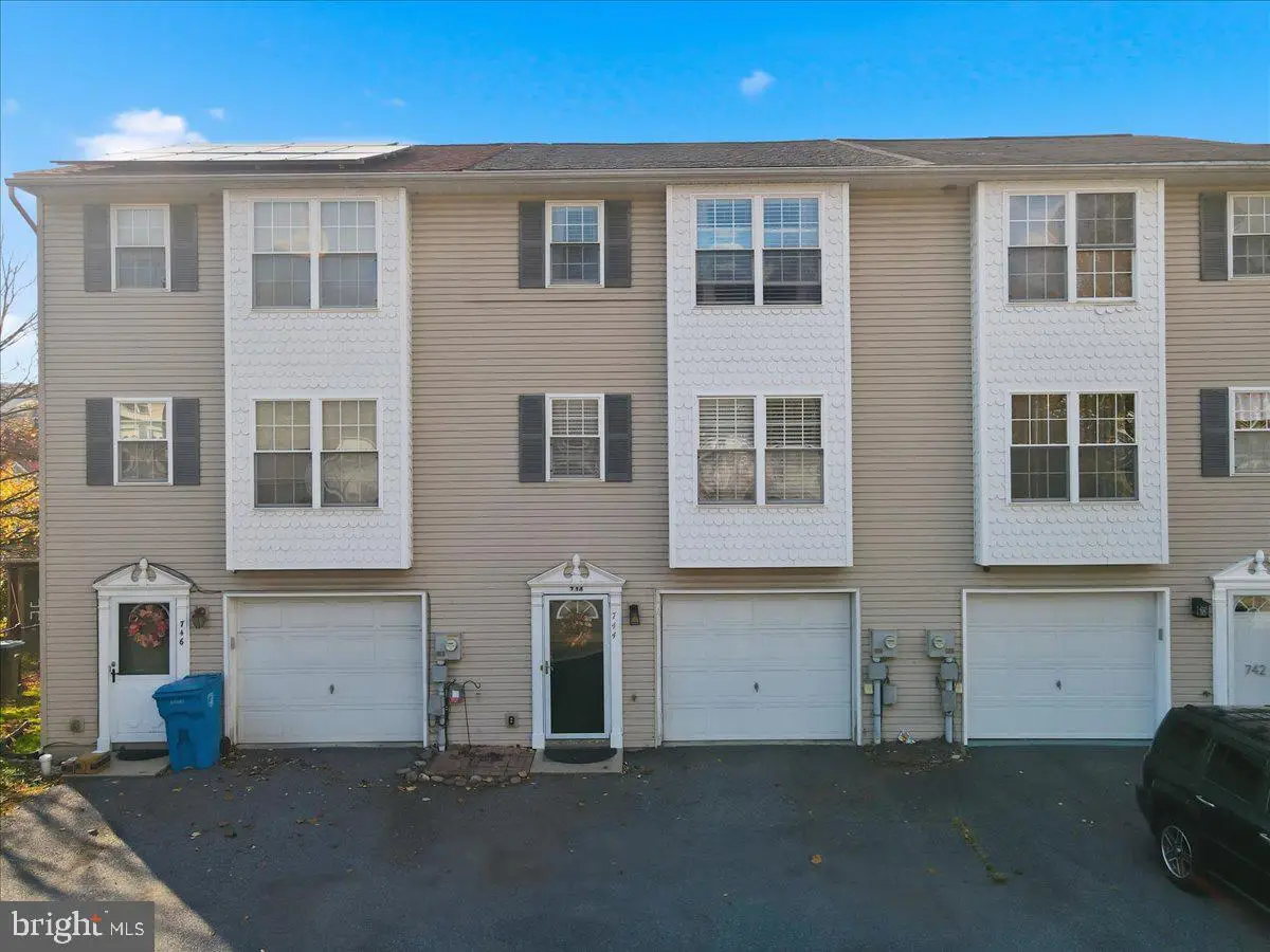 744 Williams Ave, Walnutport, PA 18088 - Image #1