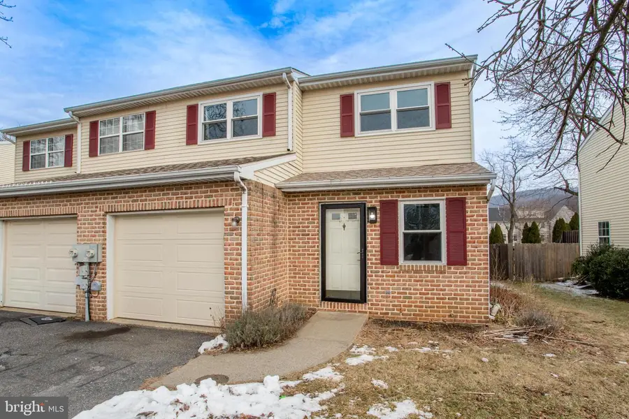 1661 Ilona Dr, Hellertown, PA 18055 - Image #2