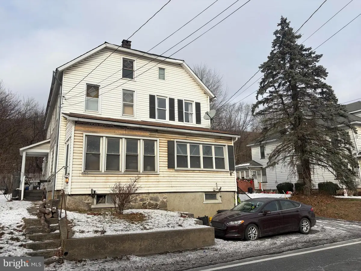 845 W Pennsylvania Ave, Pen Argyl, PA 18072 - Image #1