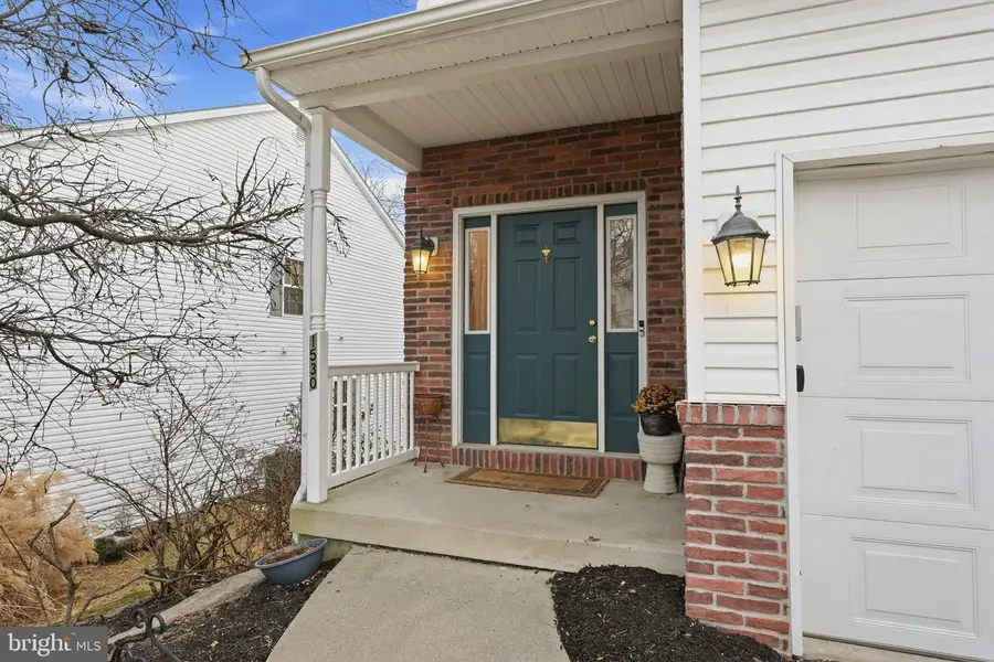 1530 Crest Park Ct, Bethlehem, PA 18015 - Image #3