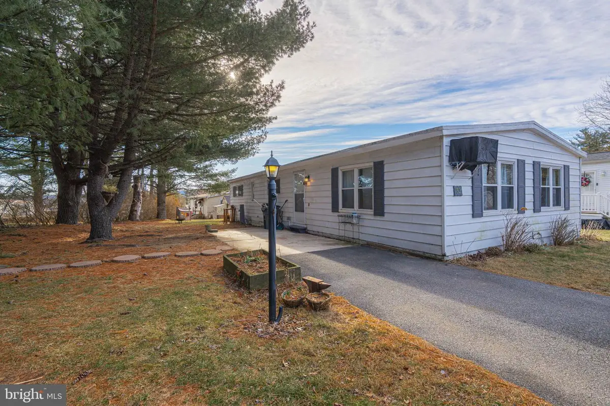 52 W Zimmer Dr, Walnutport, PA 18088 - #1