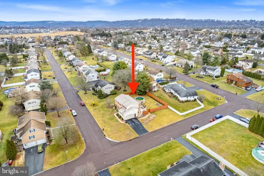 402 Florentine Dr, Easton, PA 18040 - Image #2