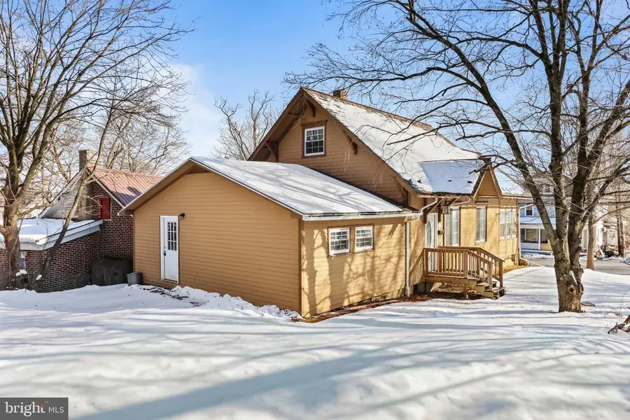 751 W Pennsylvania Ave, Pen Argyl, PA 18072 - #2