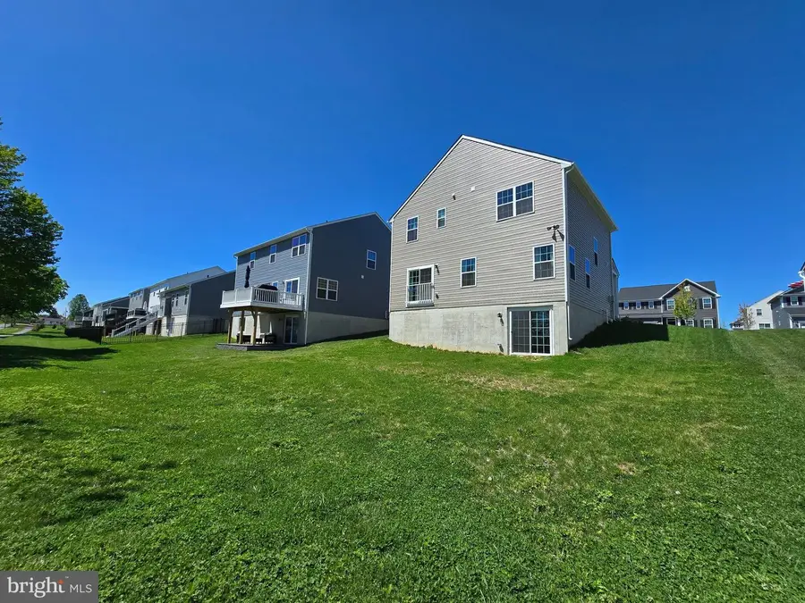 1174 Woodmont Ln, Catasauqua, PA 18032 - #3