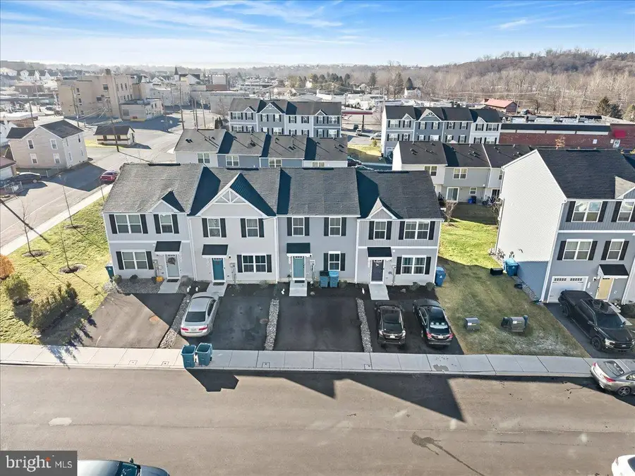 2142 Cross Country Rd, Northampton, PA 18067 - #3