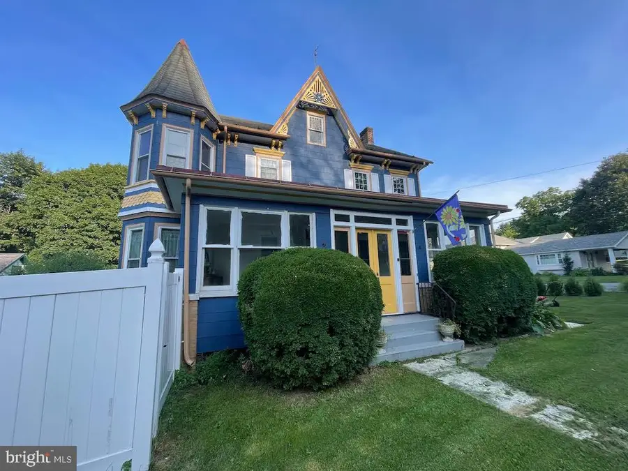 6423 Front St, Bangor, PA 18013 - #2