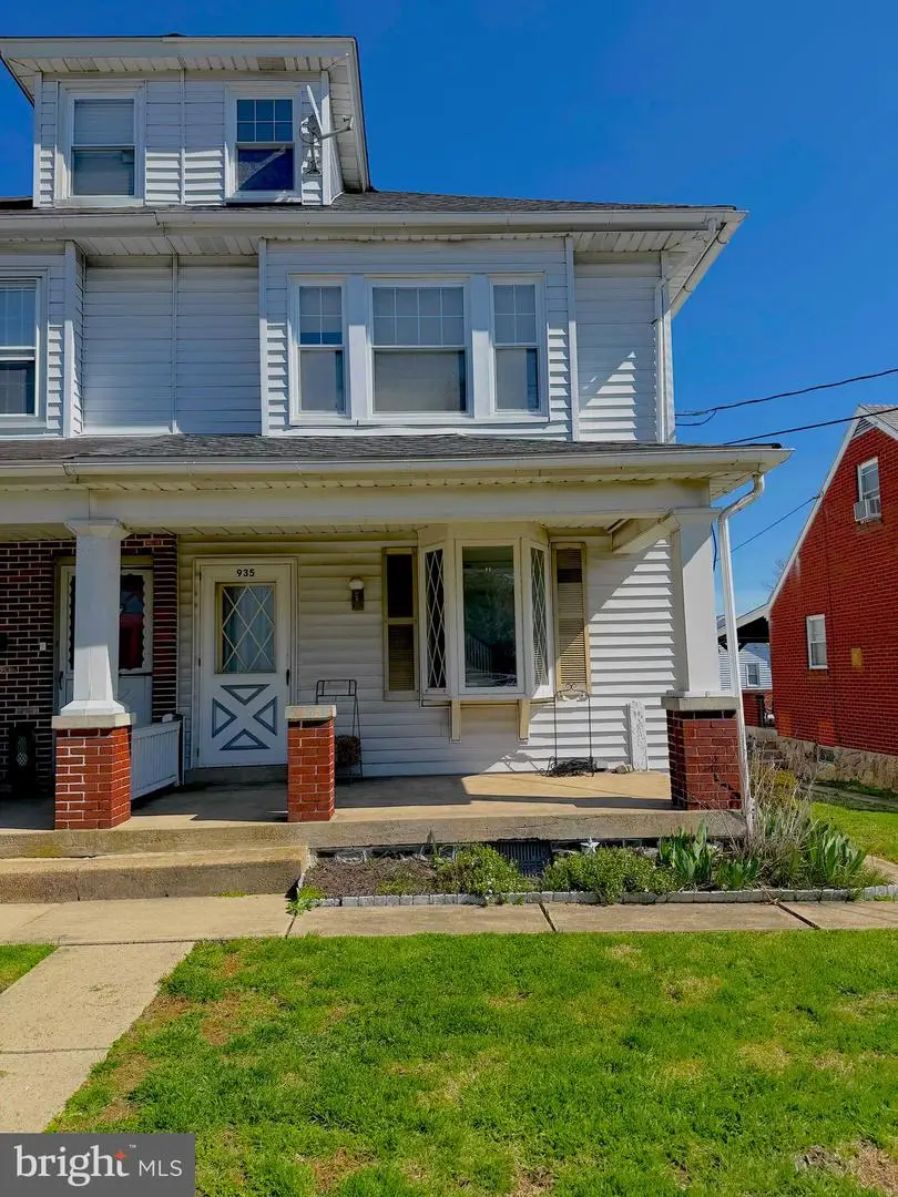 935 Easton Rd, Hellertown, PA 18055 - #1