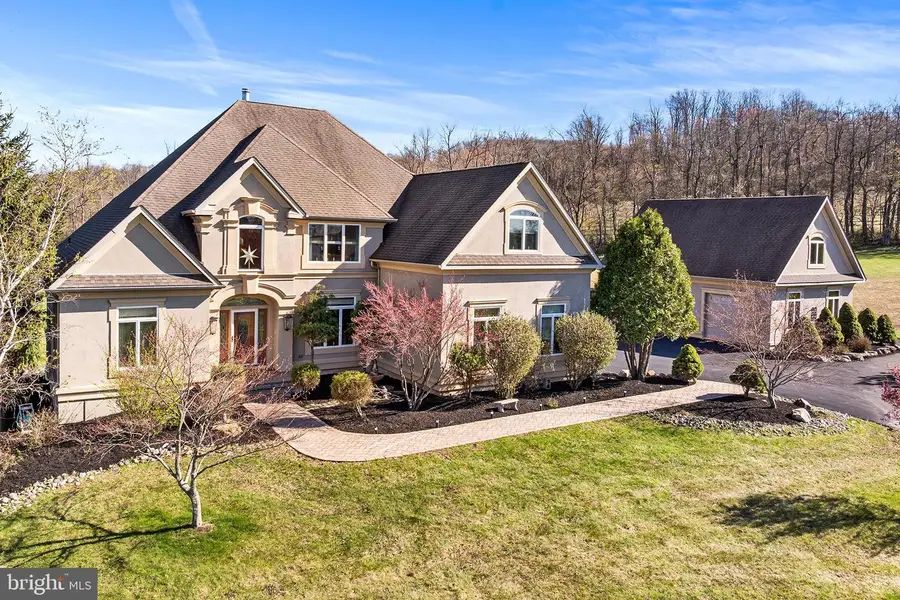 1572 Courtney Ct, Hellertown, PA 18055 - #2