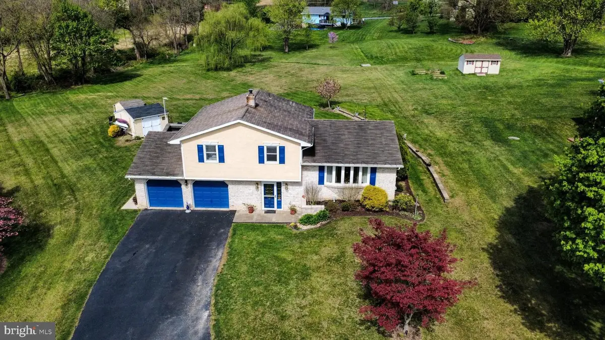 379 Valley Hi Ct, Walnutport, PA 18088 - #1