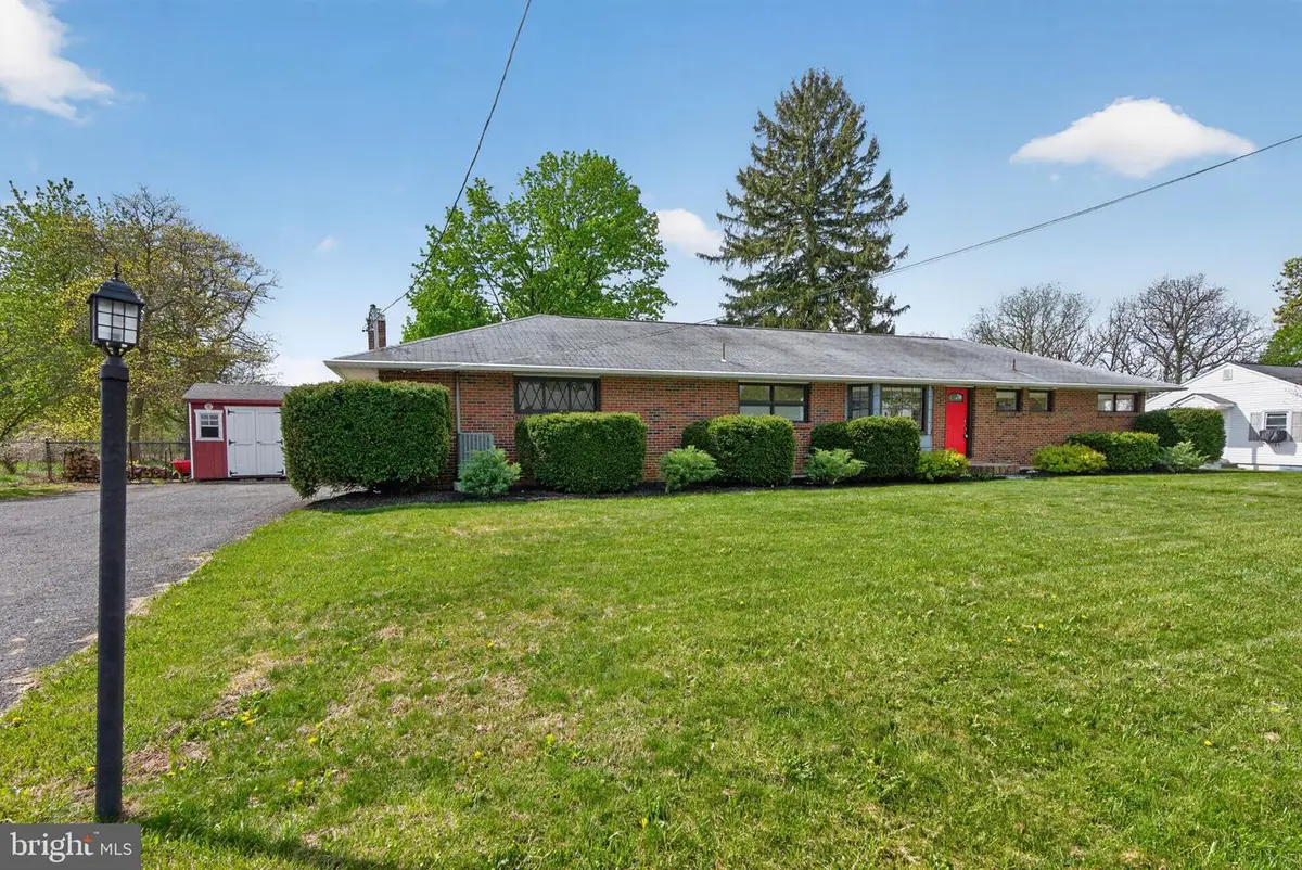 141 Siegfried Ave, Nazareth, PA 18064 - #1