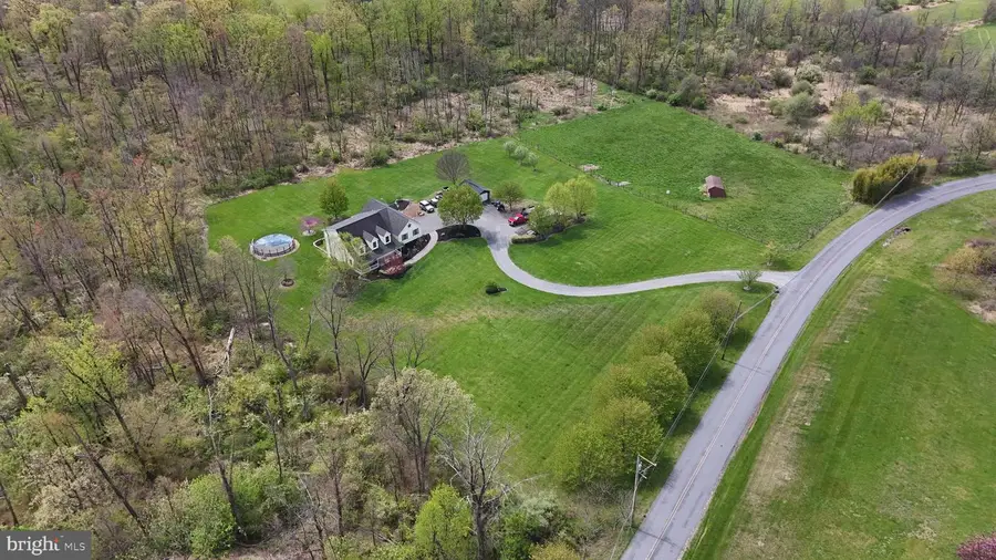 725 Buttermilk Rd, Hellertown, PA 18055 - #2