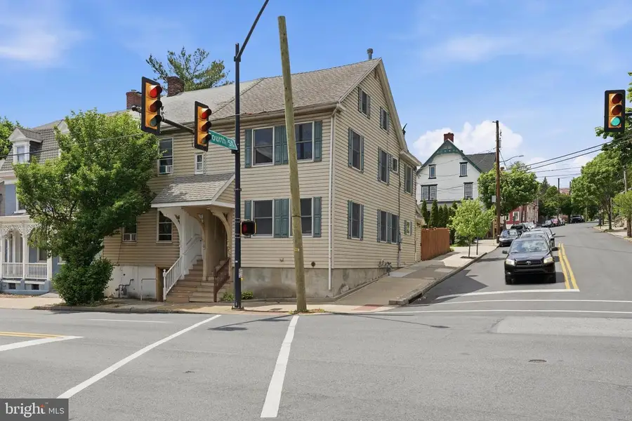 402 Wyandotte St, Bethlehem, PA 18015 - #2