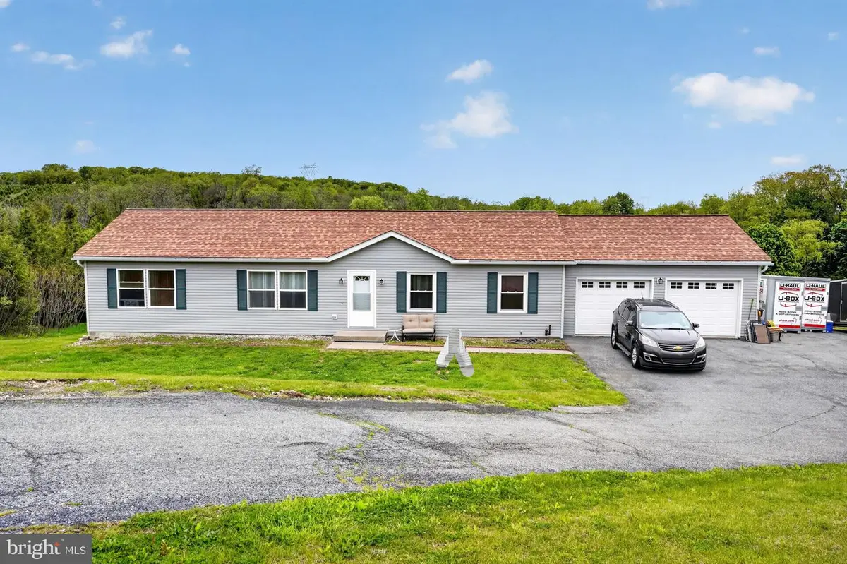 544 Bauer Rd, Bath, PA 18014 - #1