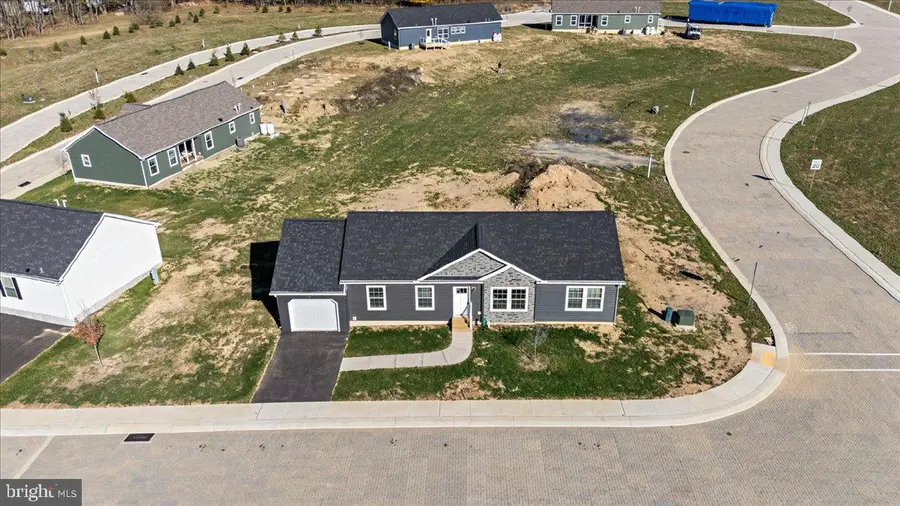 1410 Heytesbury Rd, Walnutport, PA 18088 - #2