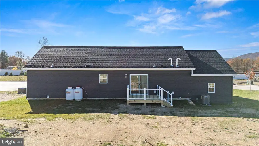 1410 Heytesbury Rd, Walnutport, PA 18088 - #3