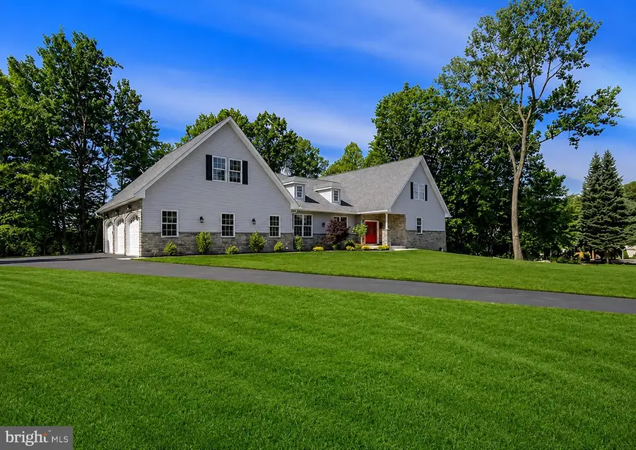 2640 Eagle Ln, Hellertown, PA 18055 - #2