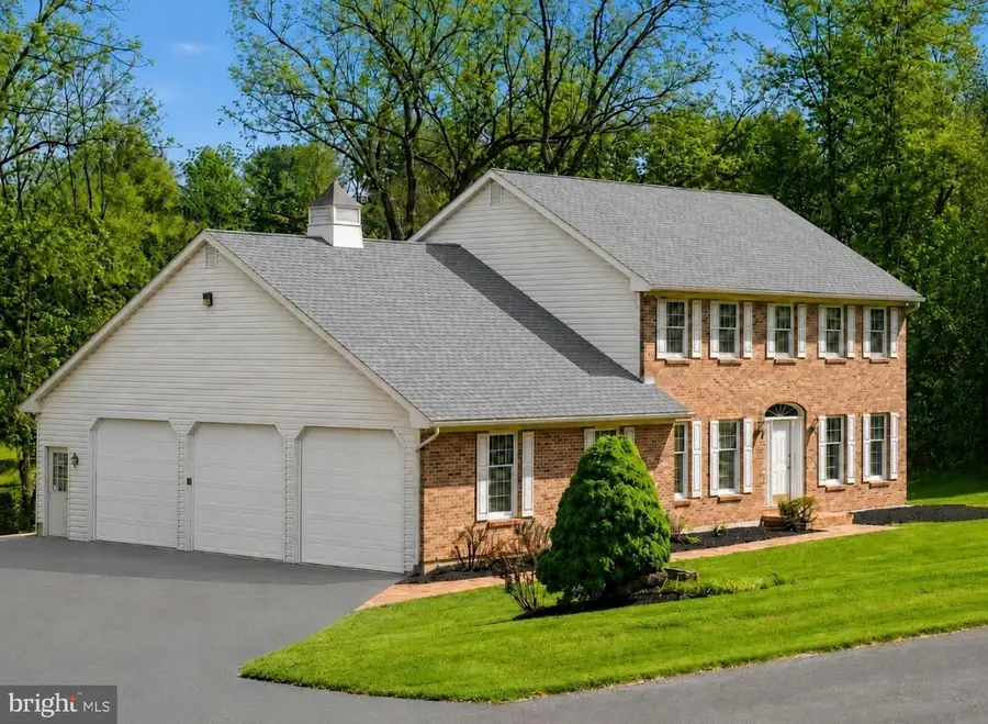 1975 Mountain Hill Ln, Hellertown, PA 18055 - #2
