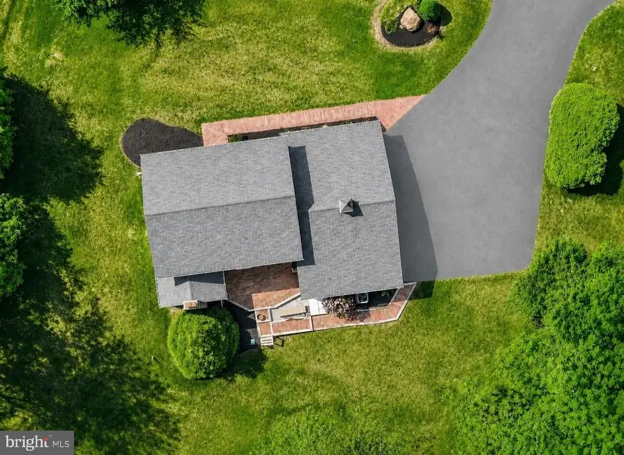 1975 Mountain Hill Ln, Hellertown, PA 18055 - #3