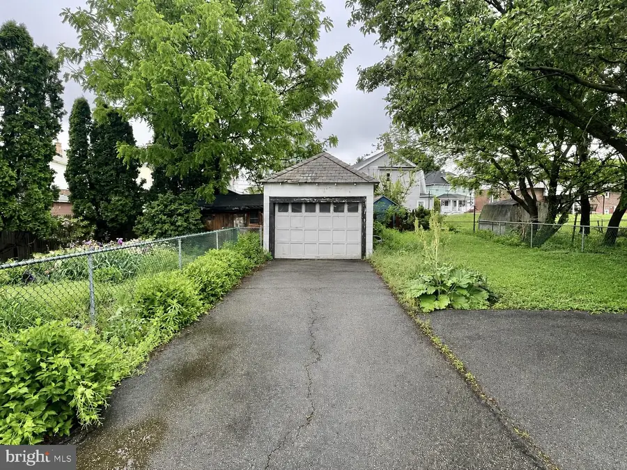 830 Miller St, Easton, PA 18042 - #3
