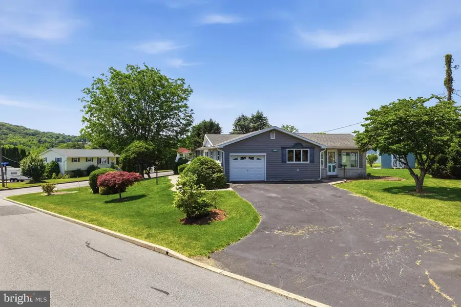 945 Williams Ave, Walnutport, PA 18088 - #3