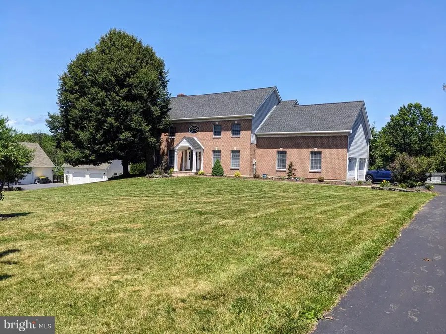 365 Winter Springs Rd, Nazareth, PA 18064 - #2