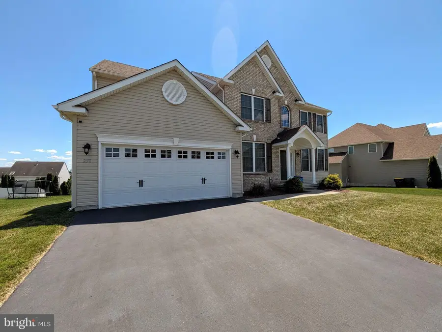 250 Danbury Dr, Nazareth, PA 18064 - #2