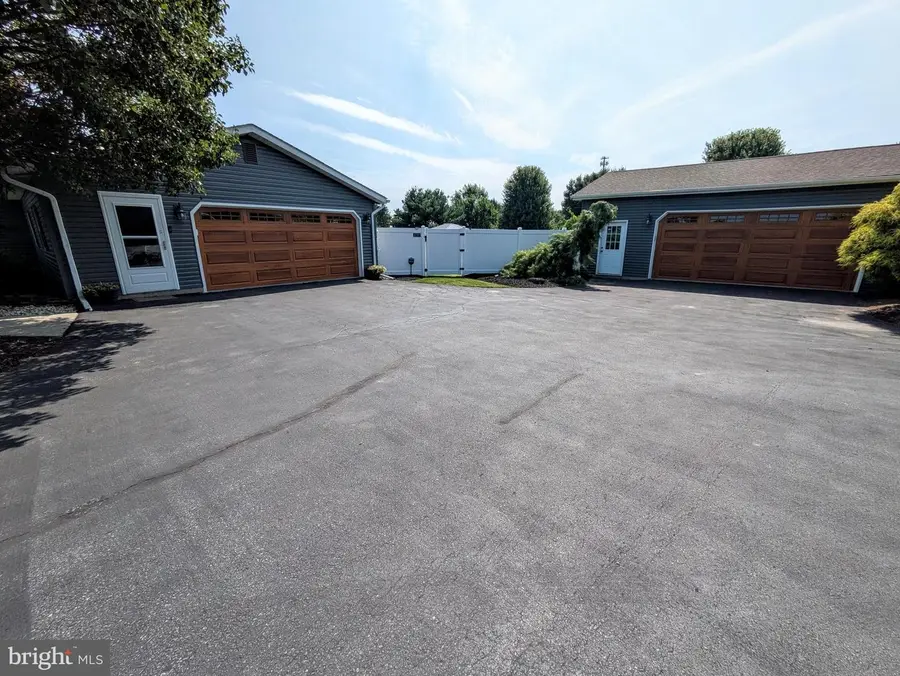 317 S Hokendauqua Dr, Northampton, PA 18067 - #2