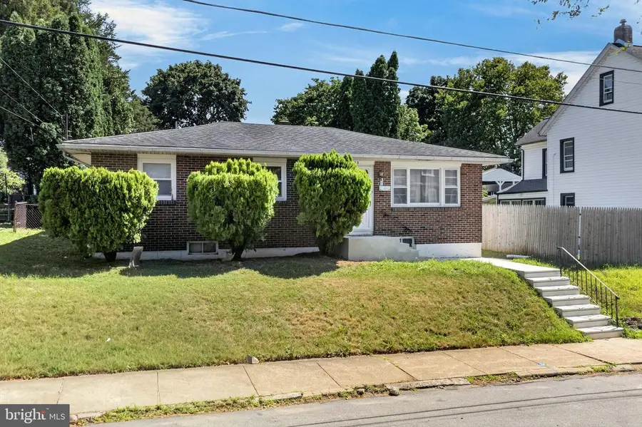 332 W Lincoln St, Easton, PA 18042 - #2