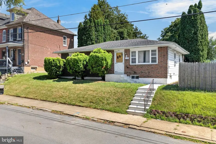 332 W Lincoln St, Easton, PA 18042 - #3