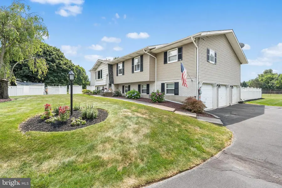 541 Mountain View Rd, Nazareth, PA 18064 - #3