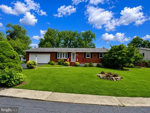 32 W Sylvan Dr, NORTHAMPTON, PA 18067