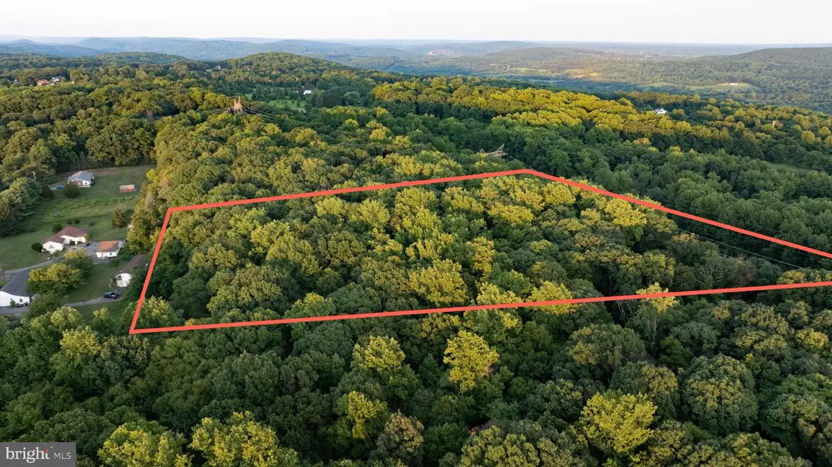 2620 Banko Ln, Hellertown, PA 18055 - #1