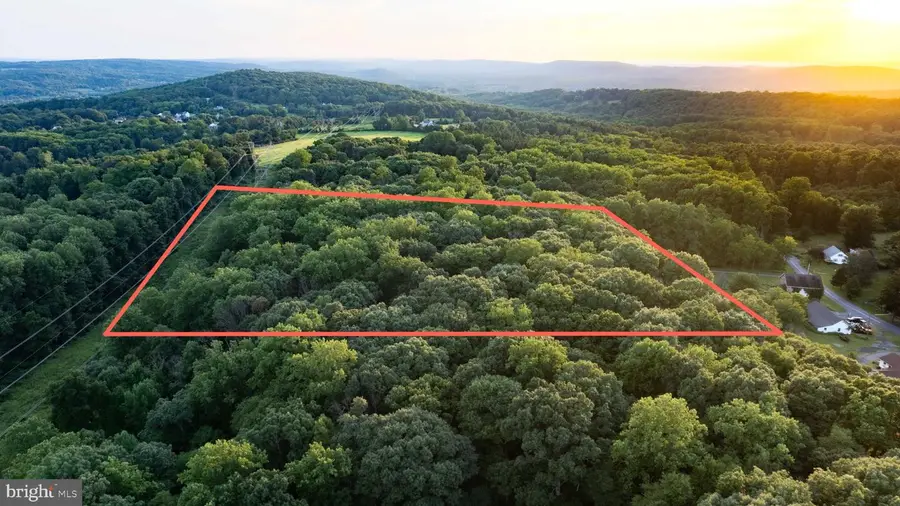 2620 Banko Ln, Hellertown, PA 18055 - #2