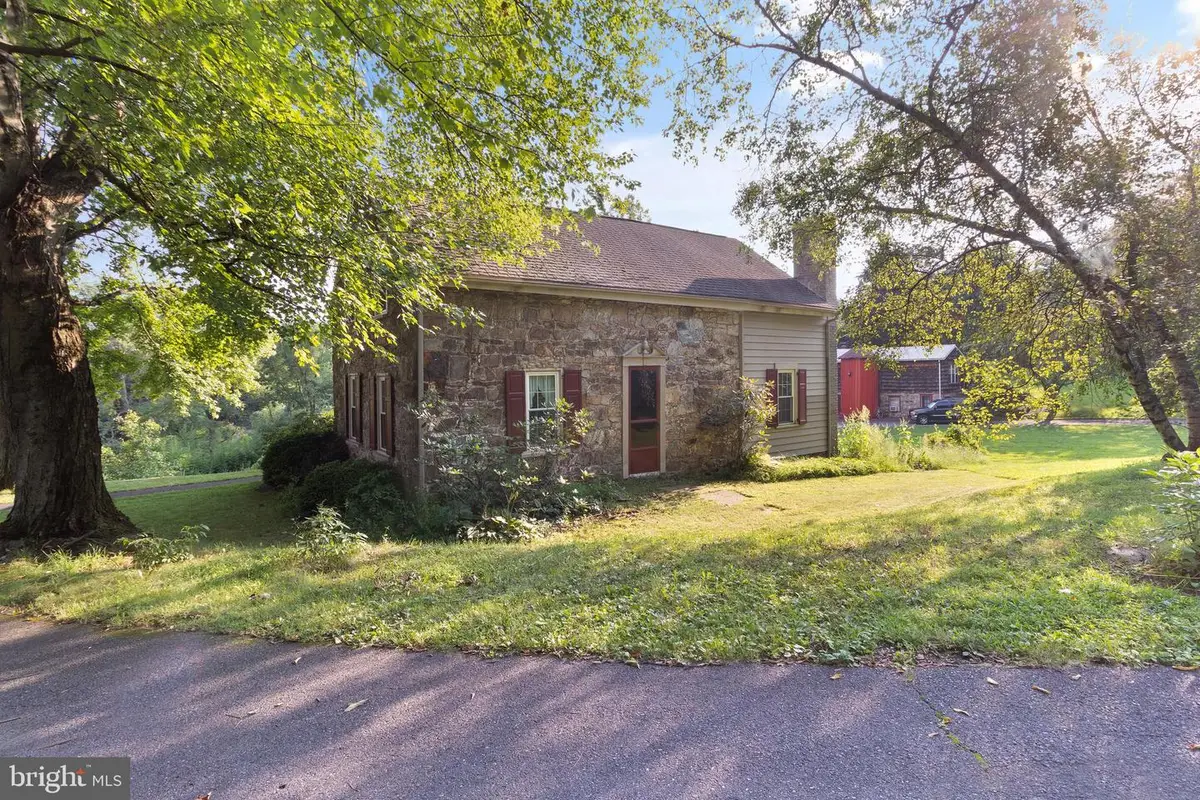 2155 Morgan Hill Rd, Easton, PA 18042 - #1