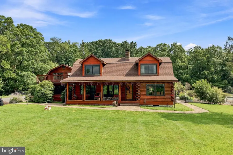 435 Sunset Dr, Bangor, PA 18013 - #2